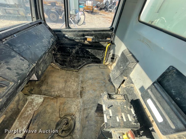 image for item IX9694 1997 Freightliner FL70  water truck