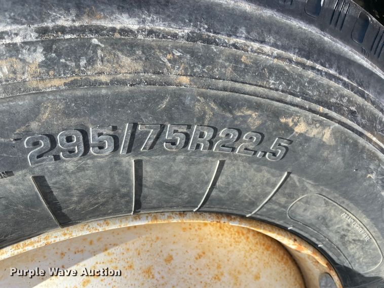 image for item IX9694 1997 Freightliner FL70  water truck