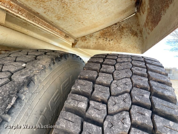 image for item IX9694 1997 Freightliner FL70  water truck