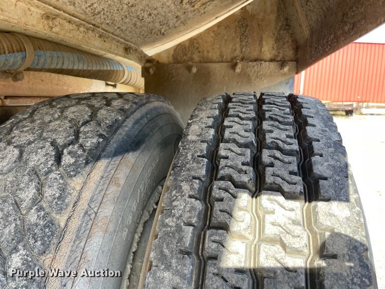 image for item IX9694 1997 Freightliner FL70  water truck