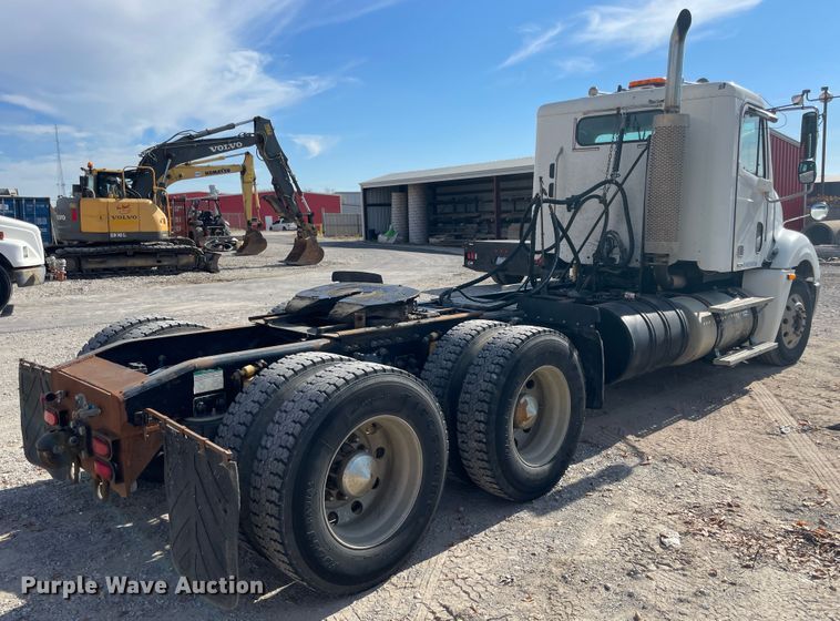 image for item IX9696 2006 Freightliner Columbia  semi truck