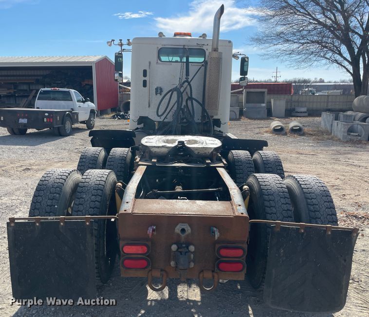 image for item IX9696 2006 Freightliner Columbia  semi truck