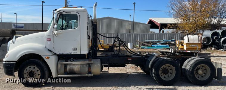 image for item IX9696 2006 Freightliner Columbia  semi truck