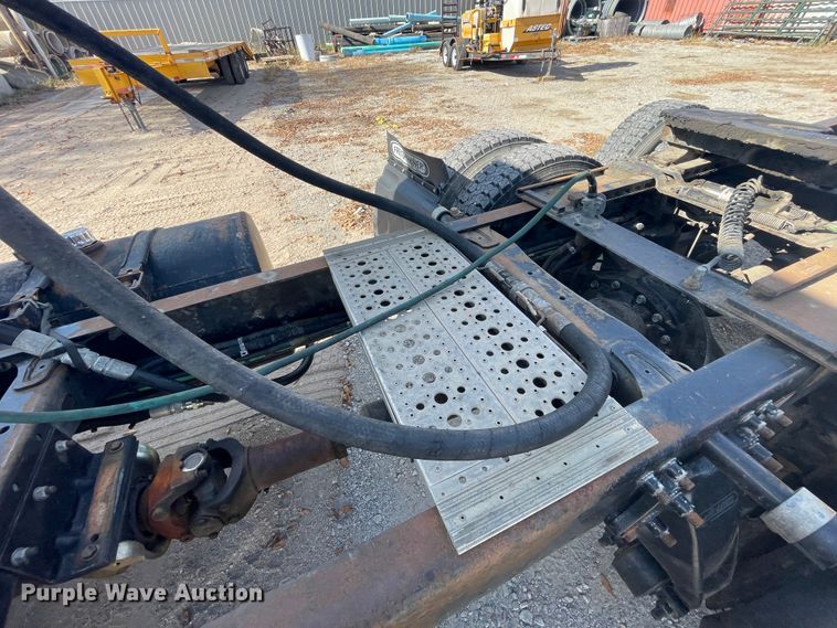 image for item IX9696 2006 Freightliner Columbia  semi truck