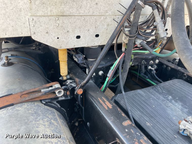 image for item IX9696 2006 Freightliner Columbia  semi truck