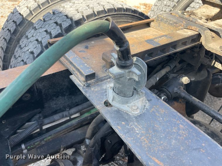 image for item IX9696 2006 Freightliner Columbia  semi truck