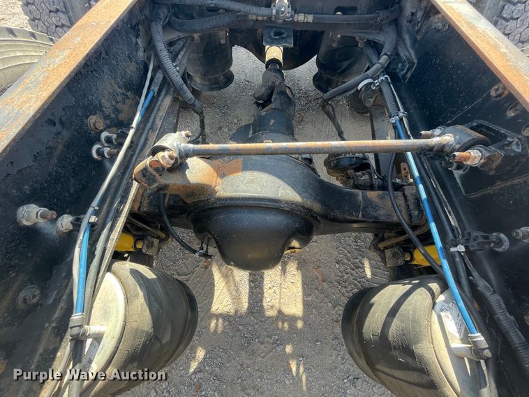 image for item IX9696 2006 Freightliner Columbia  semi truck