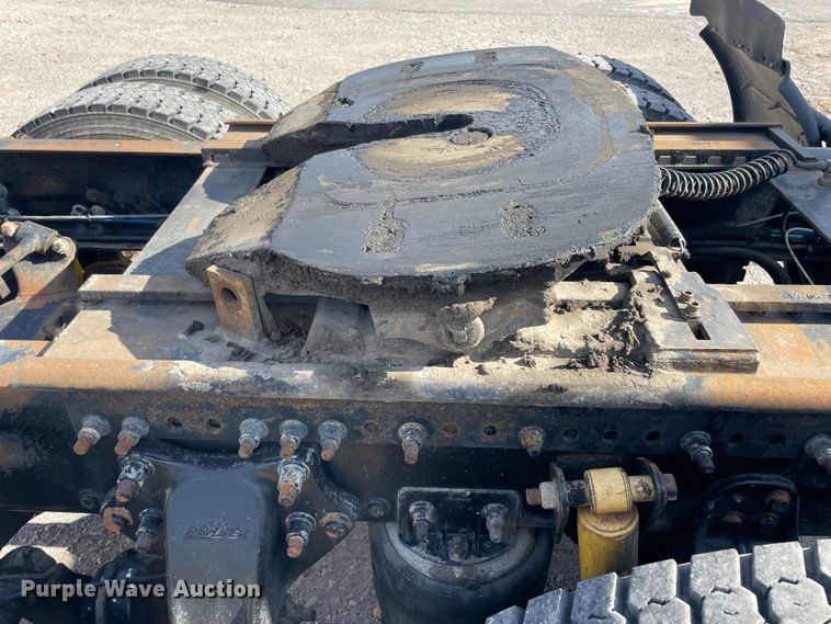 image for item IX9696 2006 Freightliner Columbia  semi truck