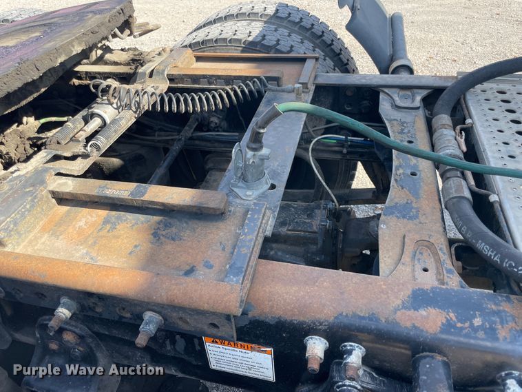 image for item IX9696 2006 Freightliner Columbia  semi truck