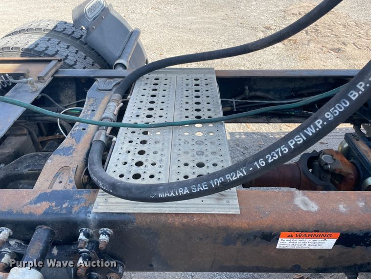 image for item IX9696 2006 Freightliner Columbia  semi truck