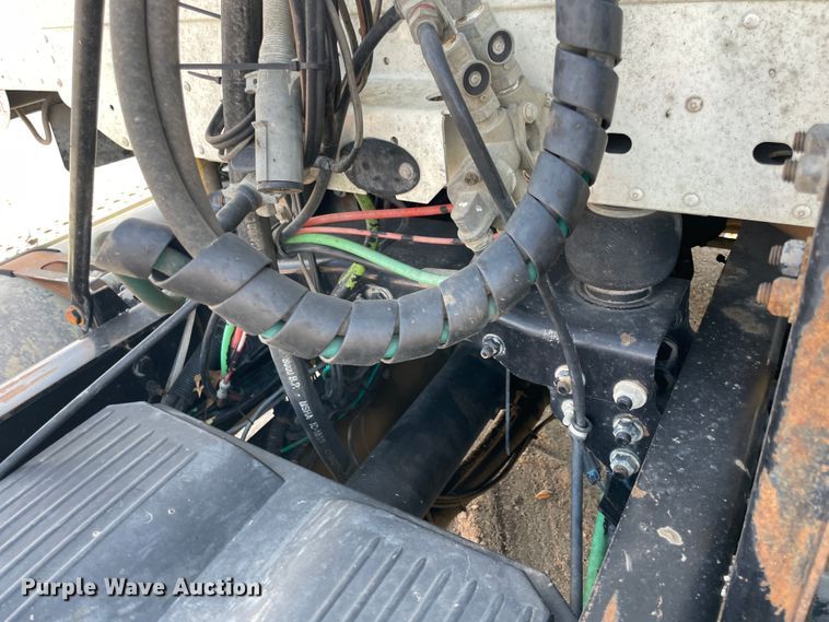 image for item IX9696 2006 Freightliner Columbia  semi truck