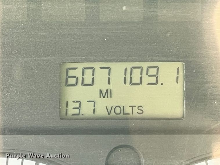 image for item IX9696 2006 Freightliner Columbia  semi truck