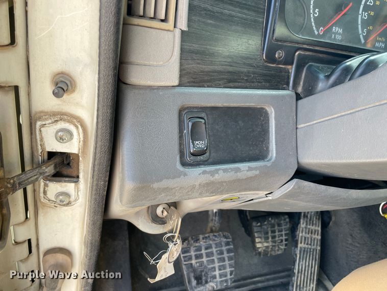 image for item IX9696 2006 Freightliner Columbia  semi truck