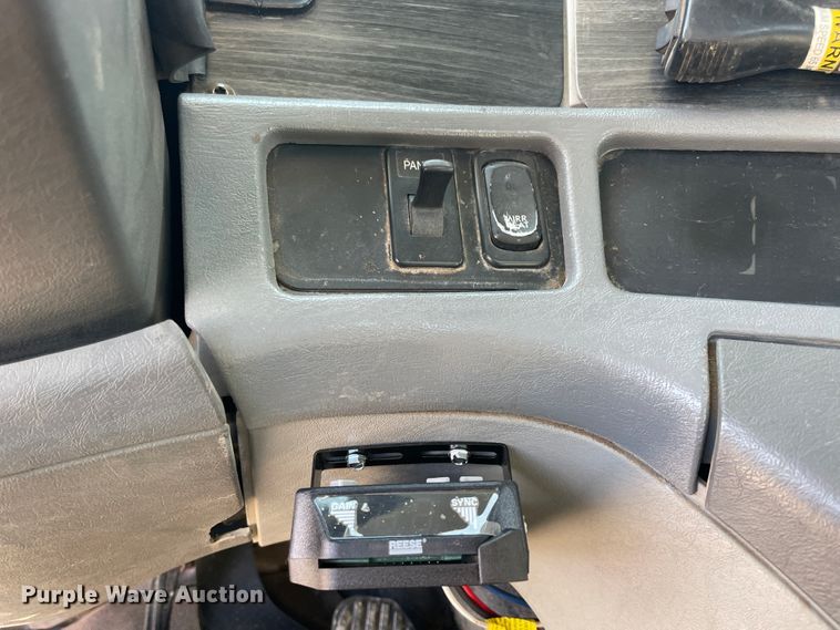 image for item IX9696 2006 Freightliner Columbia  semi truck