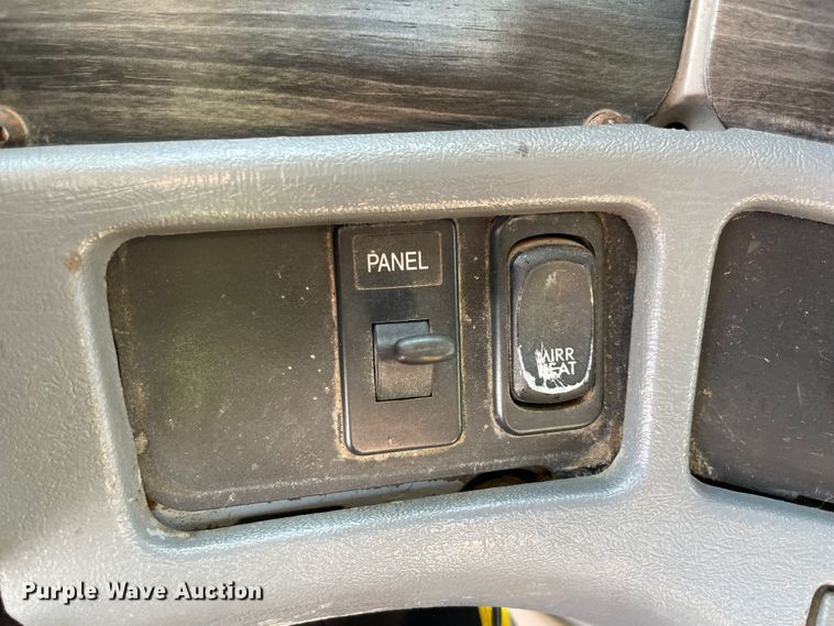 image for item IX9696 2006 Freightliner Columbia  semi truck