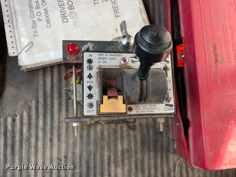 image for item IX9696 2006 Freightliner Columbia  semi truck