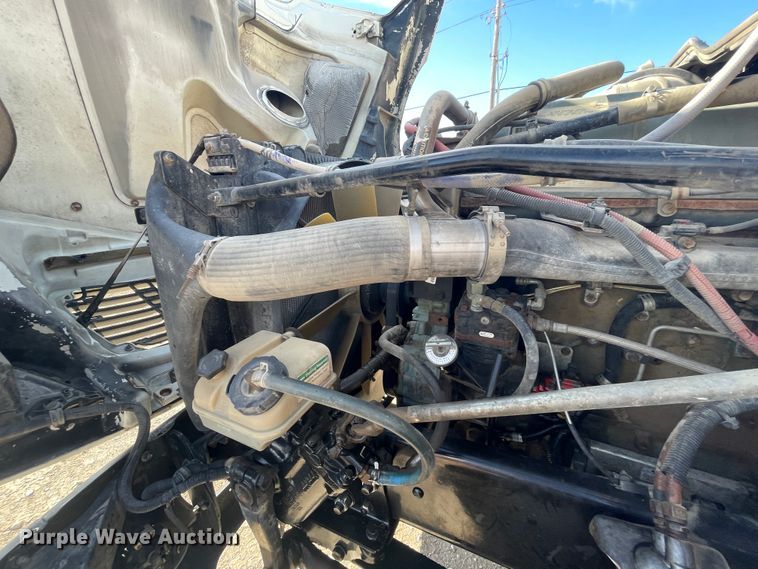 image for item IX9696 2006 Freightliner Columbia  semi truck