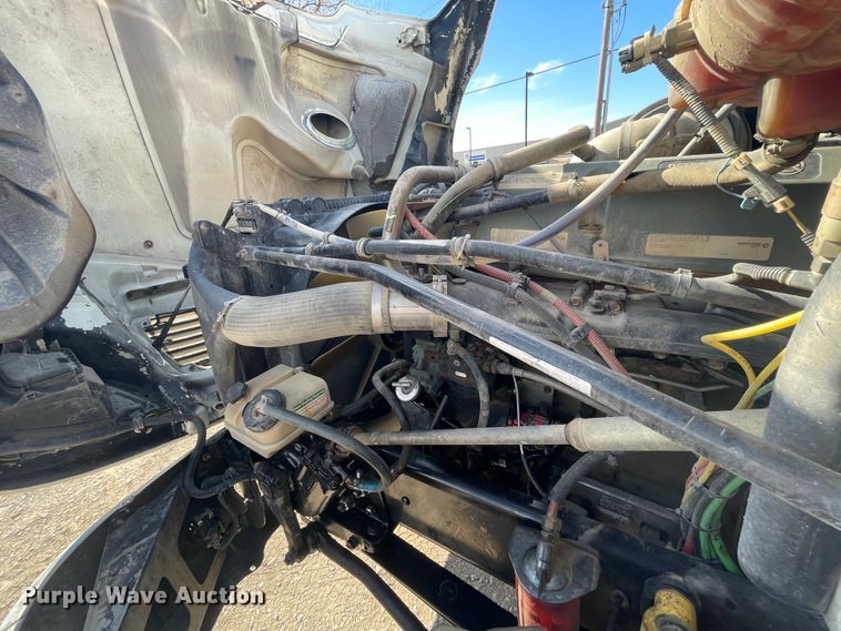 image for item IX9696 2006 Freightliner Columbia  semi truck