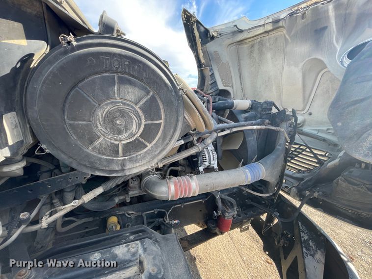 image for item IX9696 2006 Freightliner Columbia  semi truck