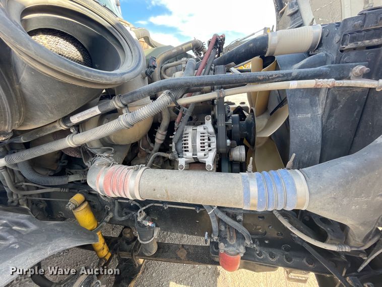 image for item IX9696 2006 Freightliner Columbia  semi truck