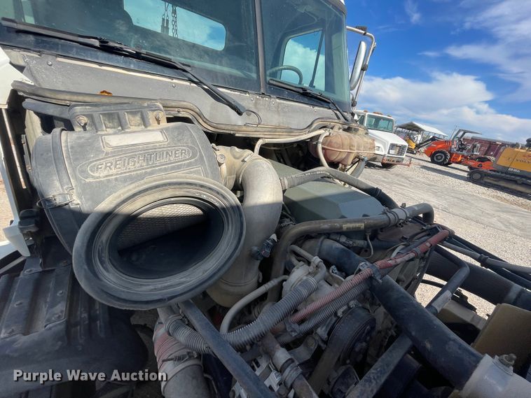 image for item IX9696 2006 Freightliner Columbia  semi truck