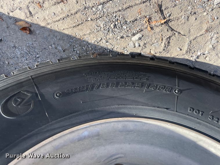 image for item IX9696 2006 Freightliner Columbia  semi truck