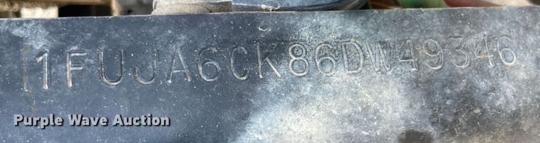 image for item IX9696 2006 Freightliner Columbia  semi truck