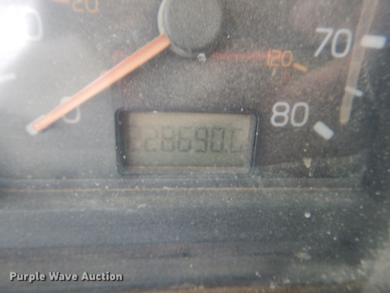 image for item JD9497 1999 Volvo VN  semi truck