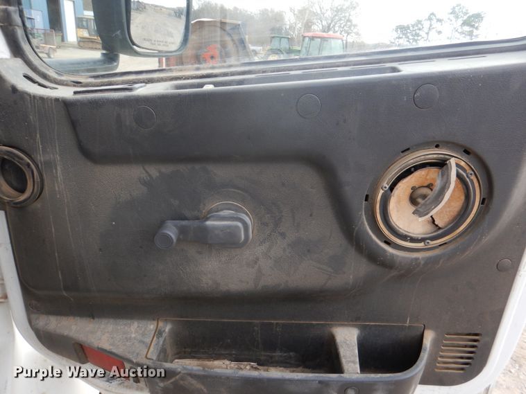 image for item JD9497 1999 Volvo VN  semi truck