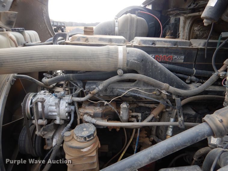 image for item JD9497 1999 Volvo VN  semi truck