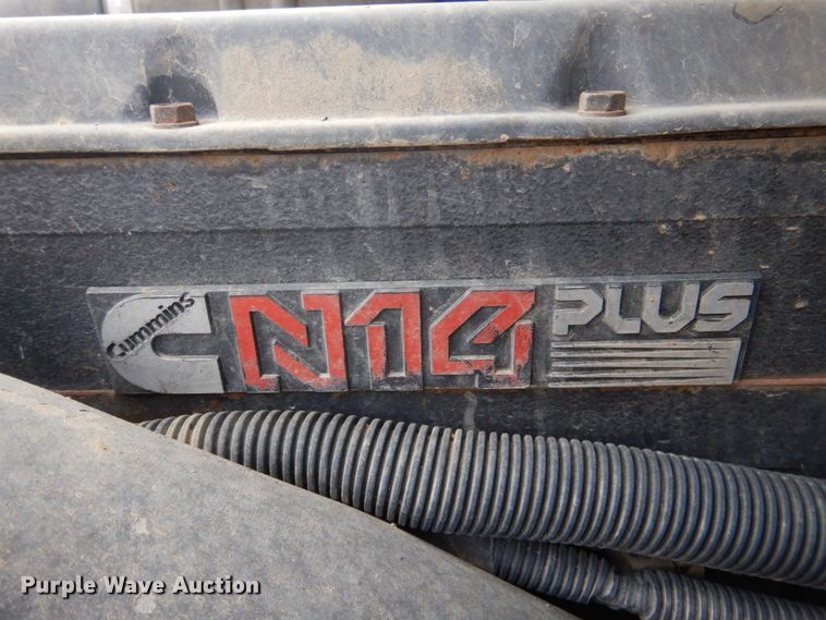 image for item JD9497 1999 Volvo VN  semi truck