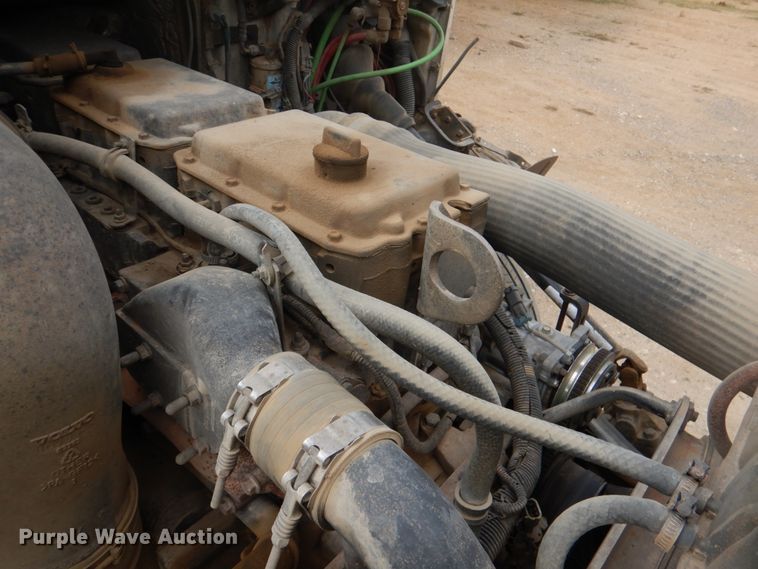 image for item JD9497 1999 Volvo VN  semi truck