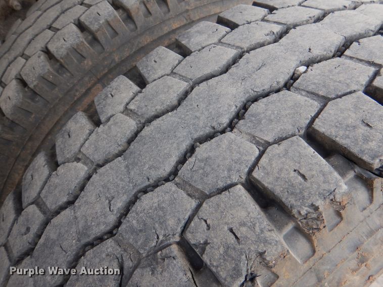 image for item JD9497 1999 Volvo VN  semi truck