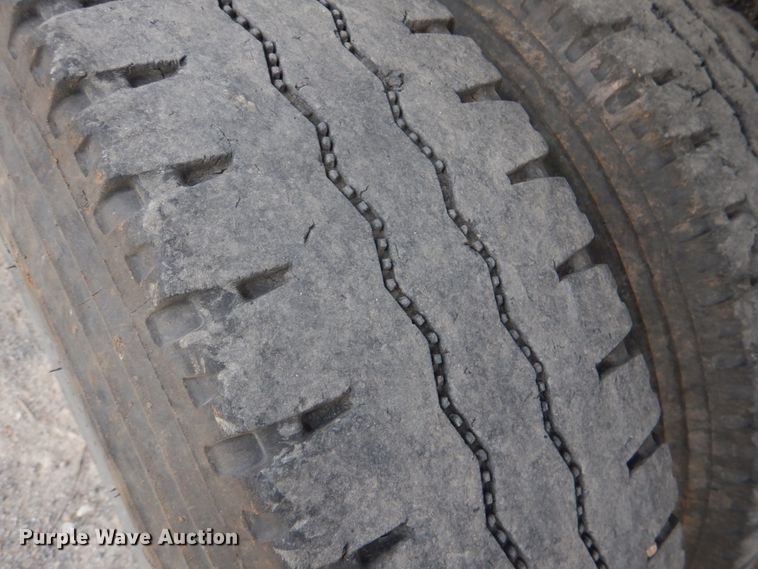 image for item JD9497 1999 Volvo VN  semi truck