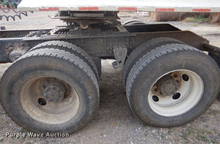 image for item JD9497 1999 Volvo VN  semi truck