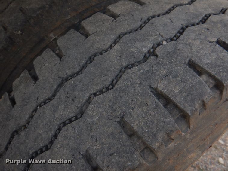 image for item JD9497 1999 Volvo VN  semi truck