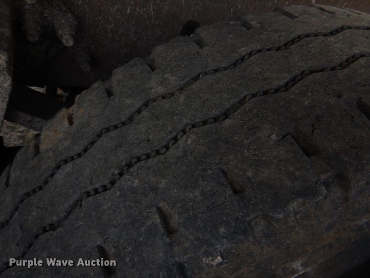 image for item JD9497 1999 Volvo VN  semi truck