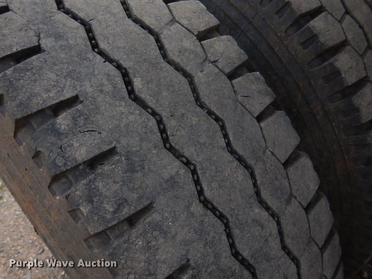 image for item JD9497 1999 Volvo VN  semi truck