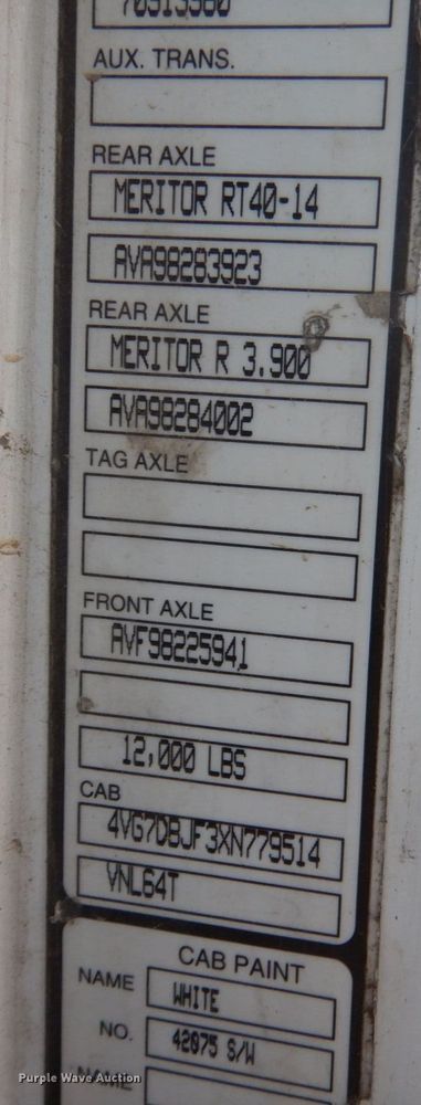 image for item JD9497 1999 Volvo VN  semi truck