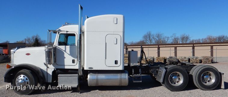 image for item JD9518 2006 Peterbilt 379  semi truck