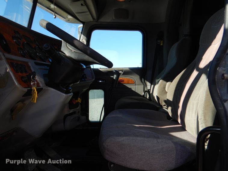 image for item JD9518 2006 Peterbilt 379  semi truck