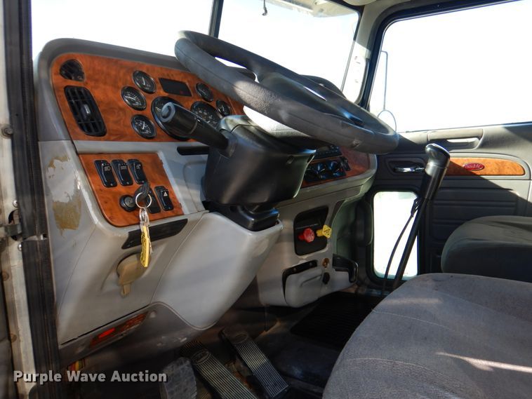 image for item JD9518 2006 Peterbilt 379  semi truck