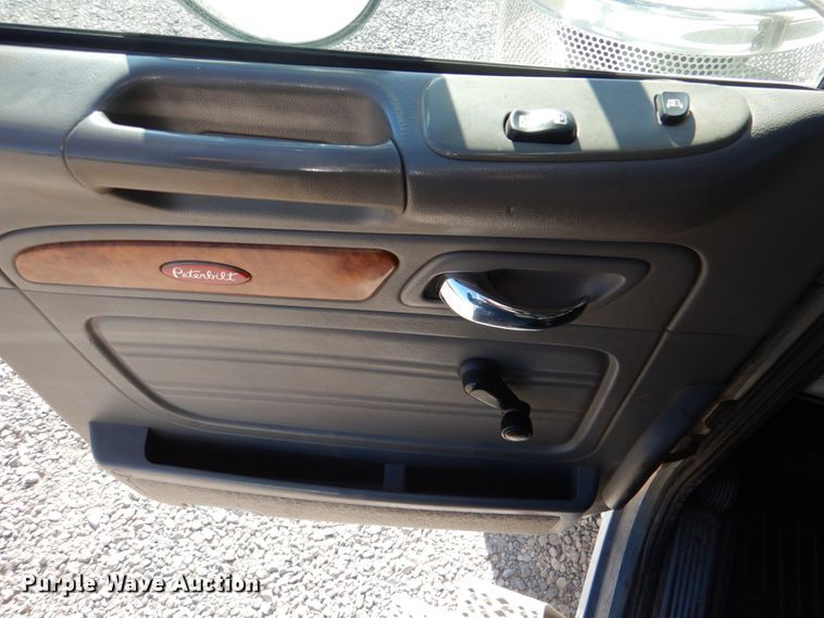 image for item JD9518 2006 Peterbilt 379  semi truck