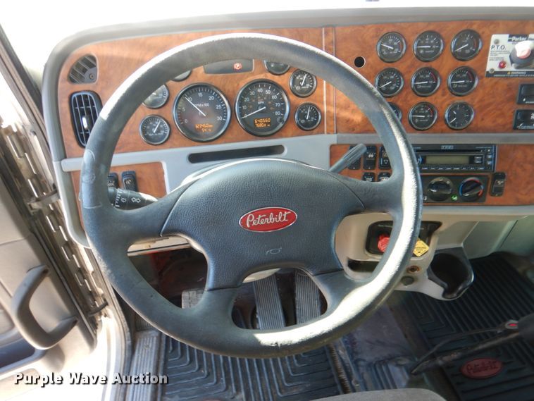 image for item JD9518 2006 Peterbilt 379  semi truck