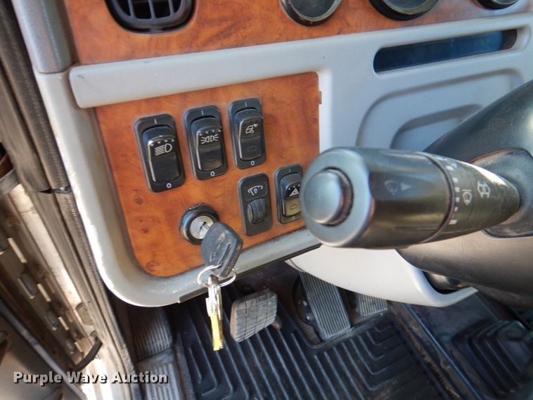 image for item JD9518 2006 Peterbilt 379  semi truck