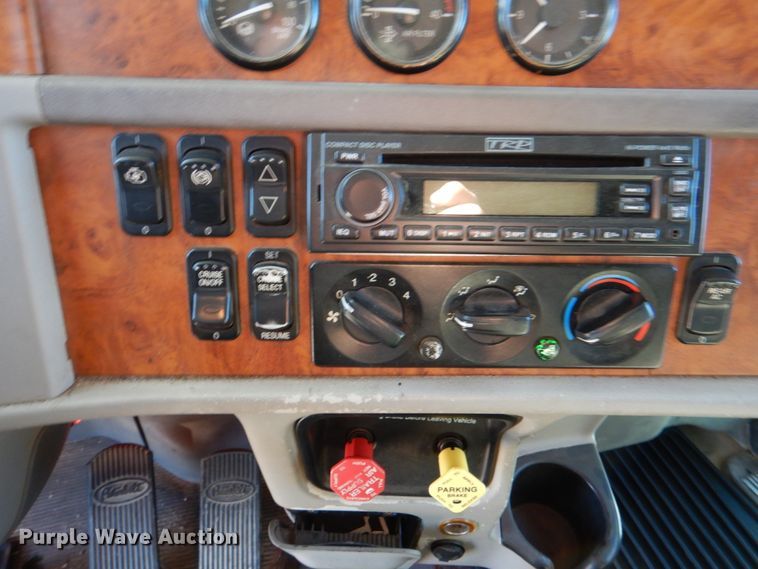 image for item JD9518 2006 Peterbilt 379  semi truck