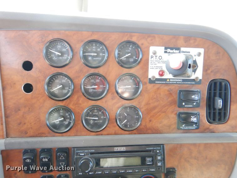 image for item JD9518 2006 Peterbilt 379  semi truck