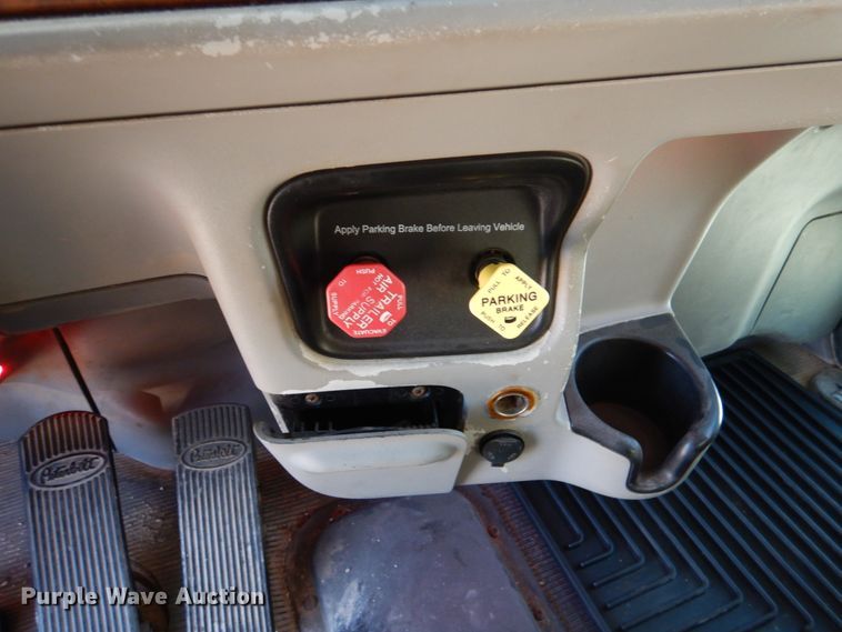 image for item JD9518 2006 Peterbilt 379  semi truck