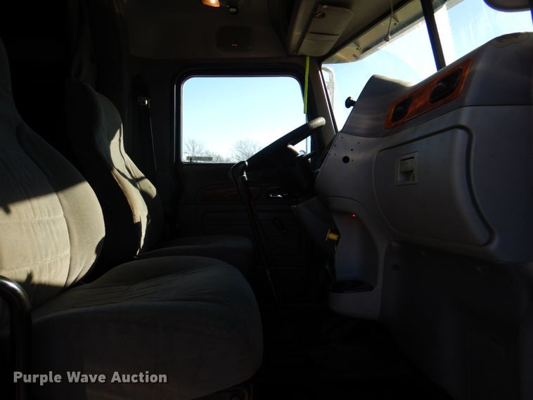 image for item JD9518 2006 Peterbilt 379  semi truck