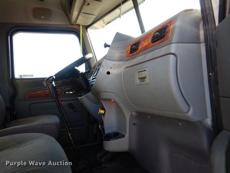 image for item JD9518 2006 Peterbilt 379  semi truck